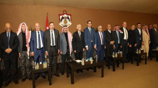 رئيس الديوان الملكي يلتقي وجهاء من عشيرة الجرادات