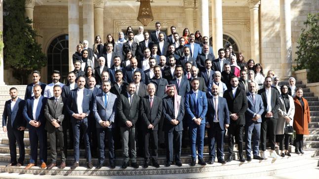 رئيس الديوان الملكي الهاشمي يلتقي وفدا شبابيا من خريجي الإعلام والقانون
