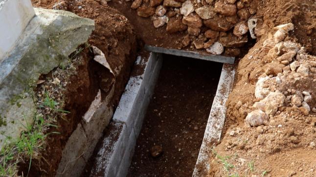 انتبهوا لموتاكم في مقبرة وادي السير.. نبش وبيع للقبور – (فيديو)