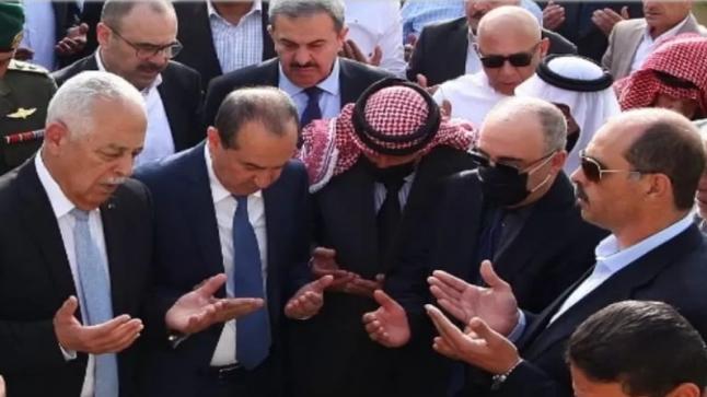 مندوبا عن الملك.. العيسوي يشارك بتشييع جثمان والدة الفريق المتقاعد الجندي (صور)