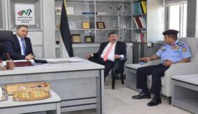 محافظ الزرقاء ومدير الشرطة يقدّمان التهاني لرئيس لجنة بلدية الزرقاء.