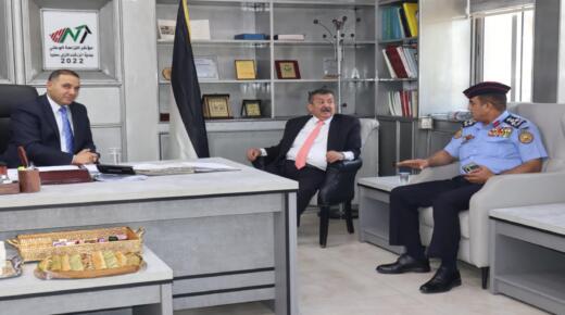 محافظ الزرقاء ومدير الشرطة يقدّمان التهاني لرئيس لجنة بلدية الزرقاء.