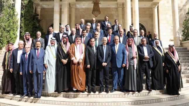 خلال لقائهم رئيس الديوان الملكي الهاشمي وجهاء ونواب وسياسيون ومتقاعدون عسكريون يؤكدون وقوف جميع الأردنيين خلف قيادة الملك ودعم مواقفه