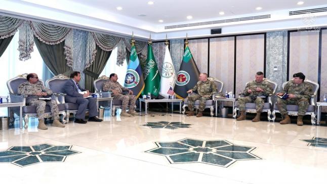 قائد قوات الدفاع الجوي السعودي يستقبل قائد القيادة المركزية للجيش الأميركي