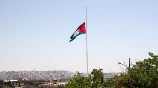 الخصاونة يُعلن الحِداد العام في الأردن وتنكيس الأعلام 3 أيَّام