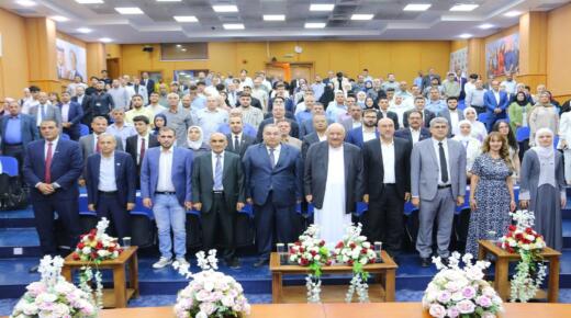 الدكتور محمود أبو شعيرة يكرم أبناء العاملين الناجحين في الثانوية العامة