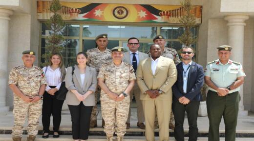 وفد عسكري امريكي يزور الخدمات الطبية الملكية