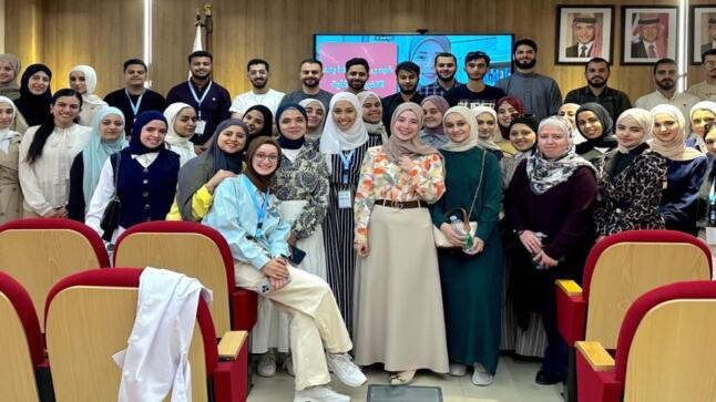 كلية الصيدلة في جامعة الزيتونة الأردنية تنظم محاضرة علمية متخصصة بعنوان” فرص العمل ما بعد التخرج