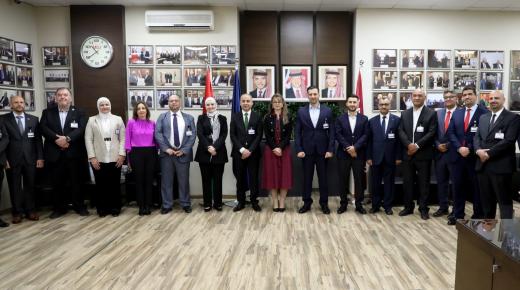 أسرة جامعة الشرق الأوسط تتبادل التهاني بمناسبة عيد الفطر