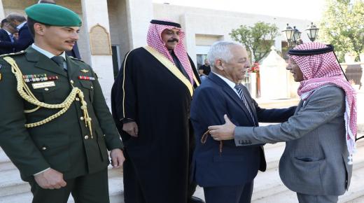 مندوبا عن جلالة الملك وولي العهد .. رئيس الديوان الملكي الهاشمي يعزي _ ال العرموطي