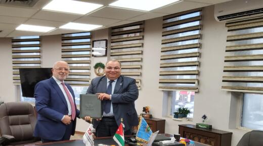 توقيع اتفاقية تعاون بين جامعة الزرقاء وشركة التقدم للصناعات الدوائية