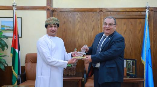 جامعة الزرقاء تستقبل وفدًا من الملحقية الثقافية لسلطنة عُمان