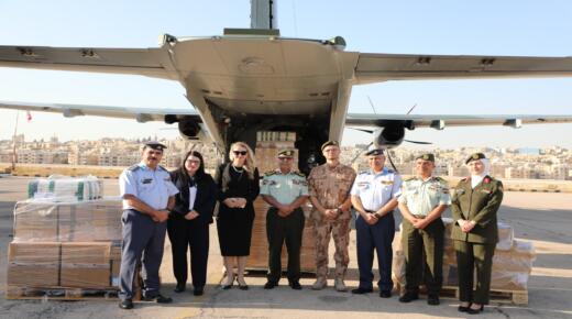 القوات المسلحة تتسلم مساعدات طبية من جمهورية التشيك لصالح المرضى في قطاع غزة