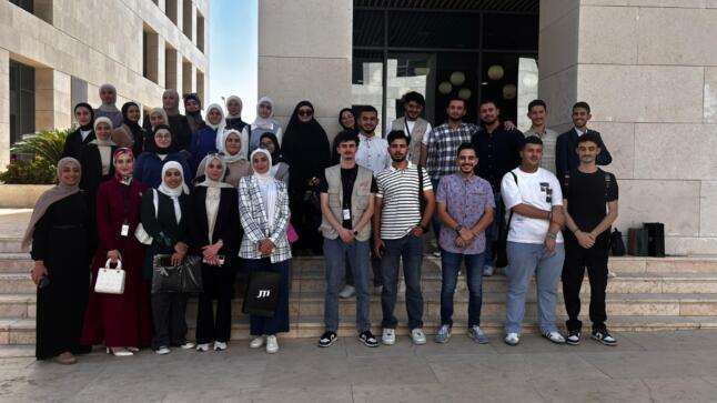 جامعة الزرقاء تشارك في “اليوم الوظيفي” بجامعة الحسين التقنية