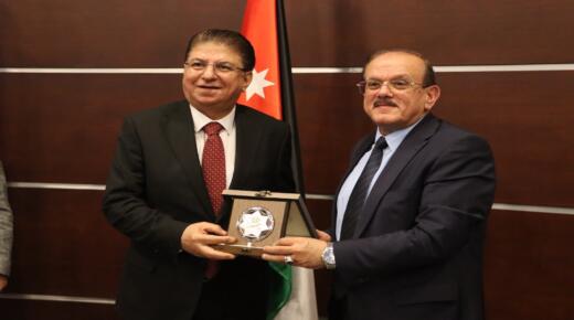 الرئيس التنفيذي لشركة مناجم الفوسفات الأردنية يبحث مع الجمعية العلمية الملكية سبل تعزيز أوجه التعاون بين الجانبين