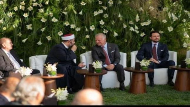 بحضور الملك والأمير الحسن وولي العهد والأمير فيصل، جاهة لطلب الأميرة عائشة بنت فيصل لـ كريم يزيد المفتي (صور)