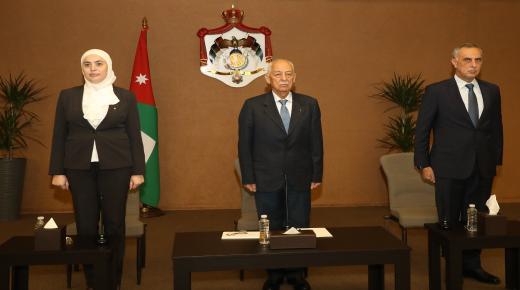 بمناسبة عيد ميلاد جلالة الملك تسليم الدعم الملكي السنوي لـ(448) جمعية ومؤسسة ومركز تعُنى برعاية أيتام ومسنين وذوي إعاقة