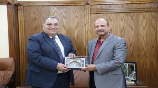 جامعة الزرقاء تكرم الدكتور علاء الدين الشافعي