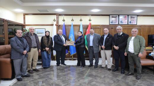 جامعة الزرقاء تستقبل فريقًا من برنامج 42Amman