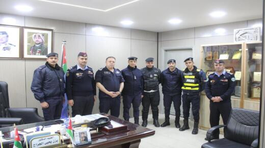 مدير شرطة محافظة الزرقاء يكرم عدد من مرتبات المديرية – صور