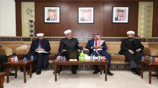 قاضي القضاة: مستشارية شؤون العشائر منارة وطنية رائدة -صور