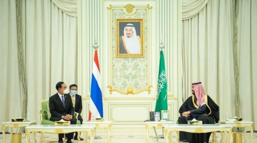 شاهد.. ولي عهد السعودية يستقبل رئيس وزراء تايلاند وسط استمرار أزمة المجوهرات المسروقة