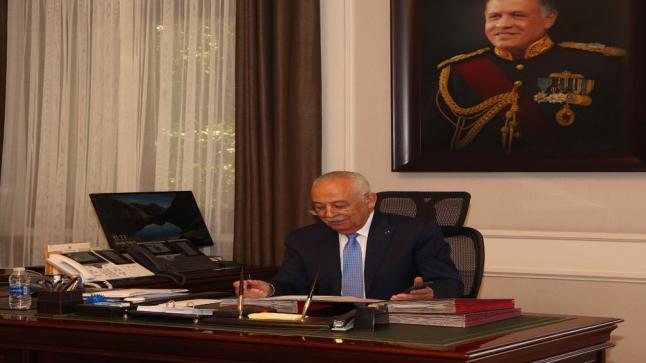 العيسوي ينقل تعازي الملك إلى آل الخطيب