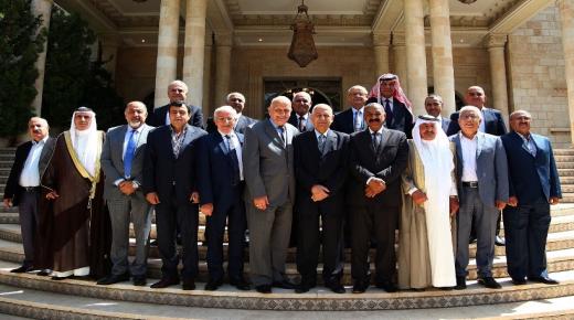 العيسوي يلتقي مجموعة من وجهاء وشيوخ محافظة مأدبا