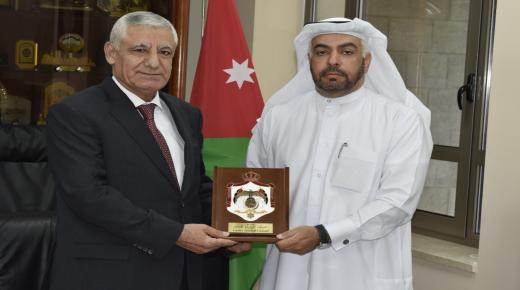 رئيس المجلس القضائي يستقبل وفداً قضائيا من دولة قطر