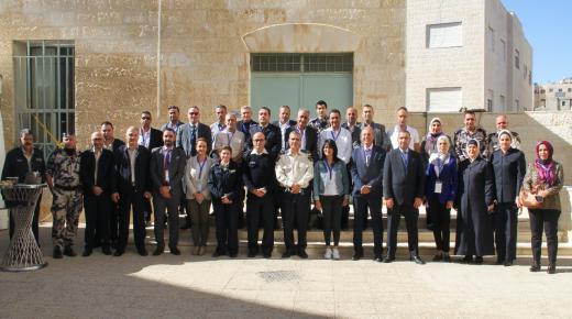 دائرة الجمارك تعقد برنامج تدريبي للجمارك الفلسطينية