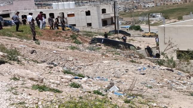 نشامى سجن ماركا يهبون لانقاذ باص تدهور من أعلى تله أثناء الاصطفاف