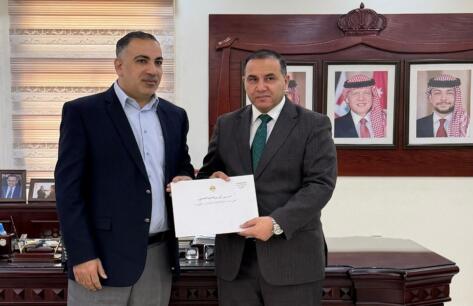 محافظ الزرقاء يكرّم عدداً من أبناء المحافظة لدورهم في دعم المسؤولية المجتمعية