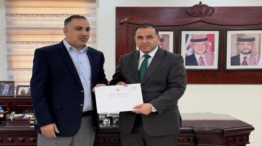 محافظ الزرقاء يكرّم عدداً من أبناء المحافظة لدورهم في دعم المسؤولية المجتمعية