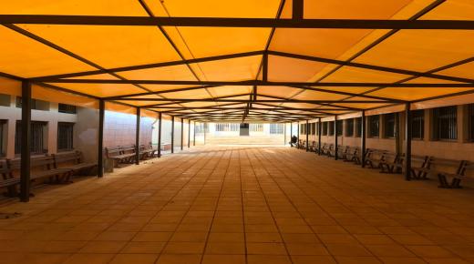 عيروط : انتهاء المرحلة الاولى من انشاء مظلات في كلية الزرقاء الجامعية – صور