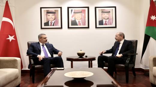 وزير الخارجية الاردني أيمن الصفدي يعقد مباحثات مع نظيره التركي
