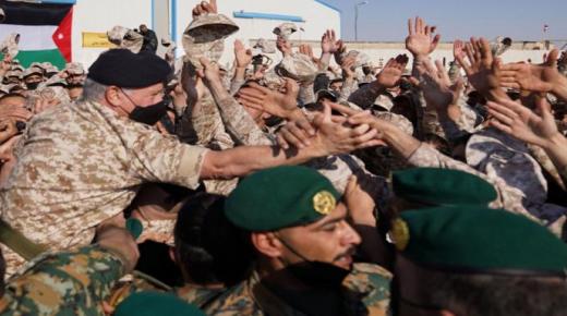 الملك يوجه بصرف 100 دينار لرفاق السلاح من العاملين والمتقاعدين