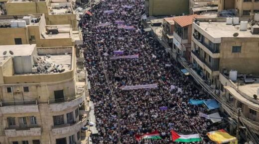 بالصور – فعاليات شعبية تشارك في مسيرة حاشدة إحياء لذكرى النكبة ودعما لفلسطين والوصاية الهاشمية