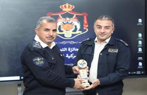 مدير عام الجمارك يكرم المديريات والمراكز الجمركية الفائزة بجائزة التميز