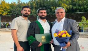أنس أبو عوض وذويه يهنئون المهندس محمد توفيق القلقيلي بمناسبة تخرجه