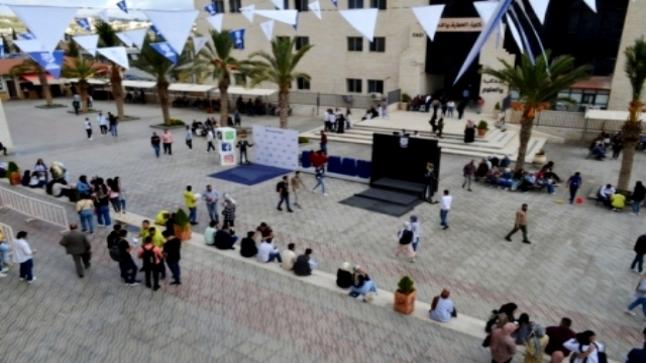 جامعة عمان الأهلية تتزيّن بعودة طلبتها للدراسة وجاهياً