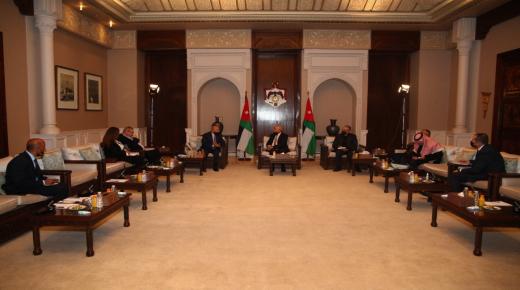 رئيس الديوان الملكي الهاشمي معالي يوسف العيسوي يلتقي كتلة العهد النيابية 