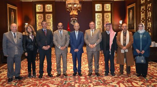 رئيس الديوان الملكي الهاشمي يتلقي وفدا من اتحاد الكتاب والأدباء