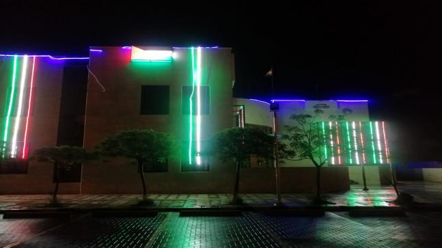 مبنى متصرفية لواء الجامعه يتزين بألوان العلم احتفاءا باليوم الوطني للعلم الاردني