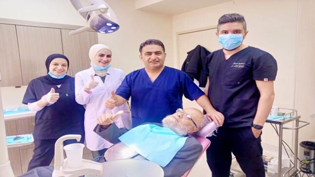 الدكتور عيسى الصرايرة… الطبيب الإنسان الذي يزرع الثقة قبل العلاج