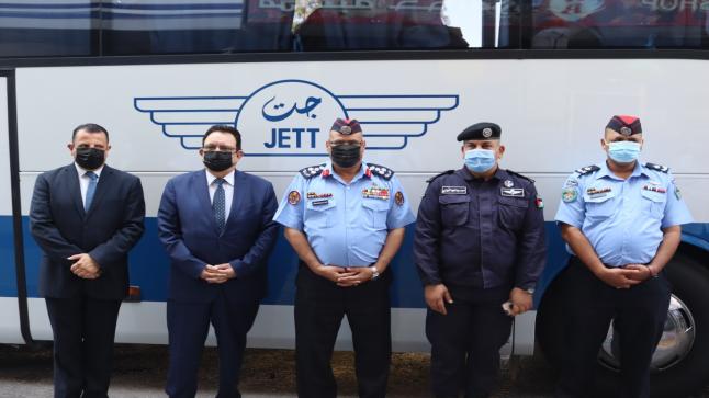 النقليات السياحية “جت” وبالتعاون مع مديرية الامن العام تطلق “مبادرة  التوعية الامنية” على حافلاتها – صور