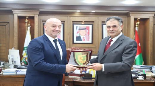 السفير البوسني في عمان يبحث سبل تعزيز العلاقات الأكاديمية والبحثية بين جامعة البلقاء التطبيقية والجامعات البوسنية