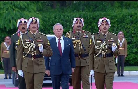 أسرة شركة الجسر العربي للملاحة تهنئ جلالة الملك عبدالله الثاني بعيد الاستقلال الـ 80