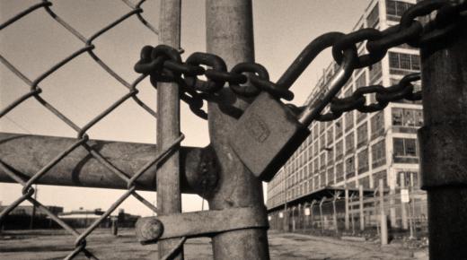 خلافات تعصف بشركة تأمين وشبح التصفية يطاردها