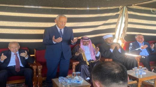 مندوبا عن جلالة الملك عبد الله الثاني رئيس الديوان الملكي الهاشمي يعزي قبيله بني حميده بوفاه معالي عبد الحافظ الشخانبه