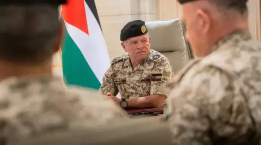 الملك يعبر عن ثقته بقدرة القوات المسلحة على الحفاظ على مقدرات الوطن